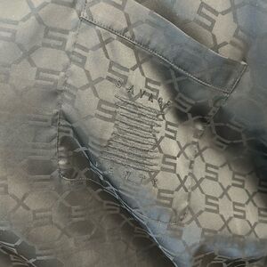 Savage Fenty black robe XXXL
Missing tie